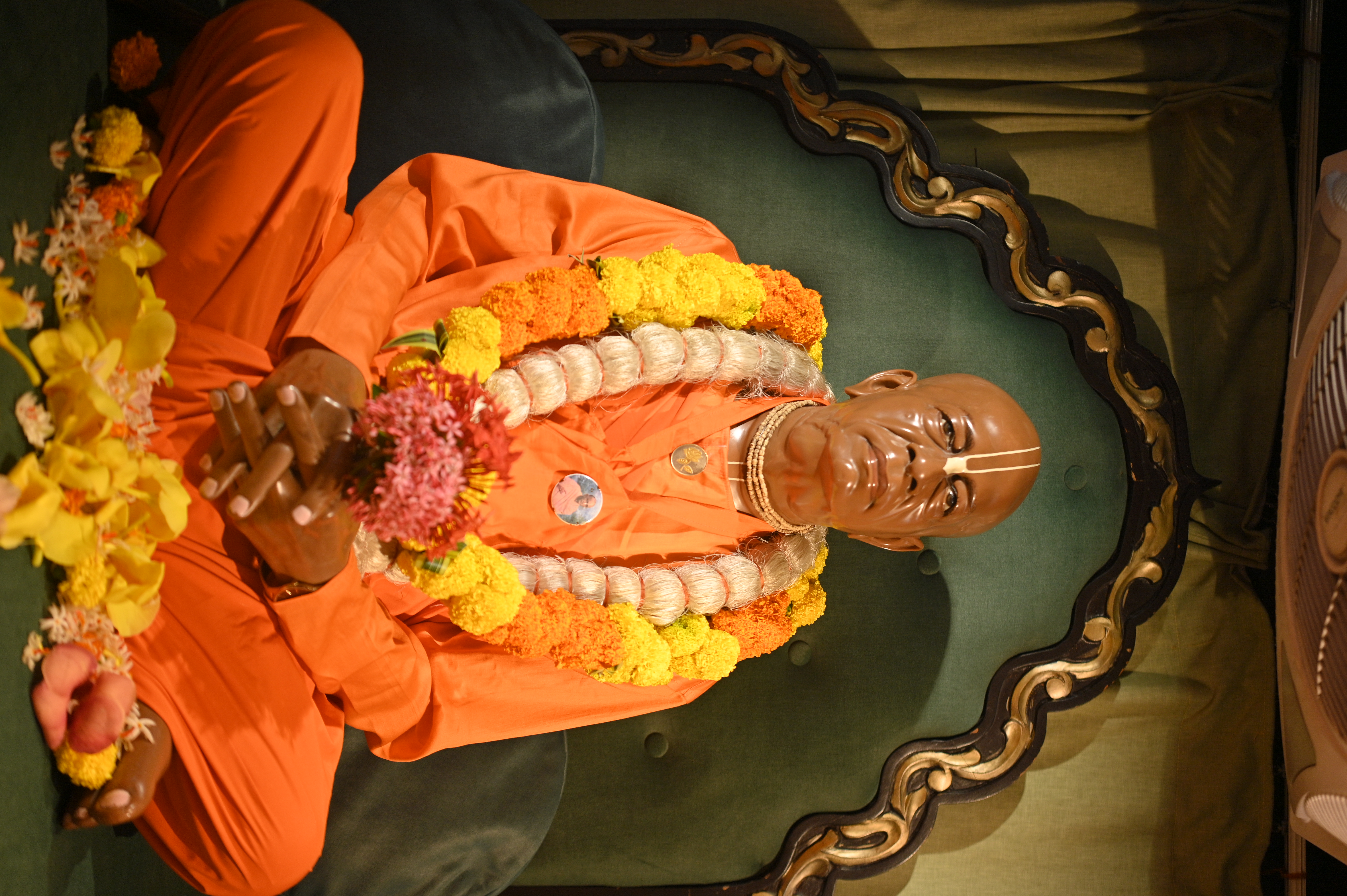 <span  class="uc_style_uc_tiles_grid_image_elementor_uc_items_attribute_title" style="color:#ffffff;">Singer Gitaalee Devi & Sumit Sagar</span>