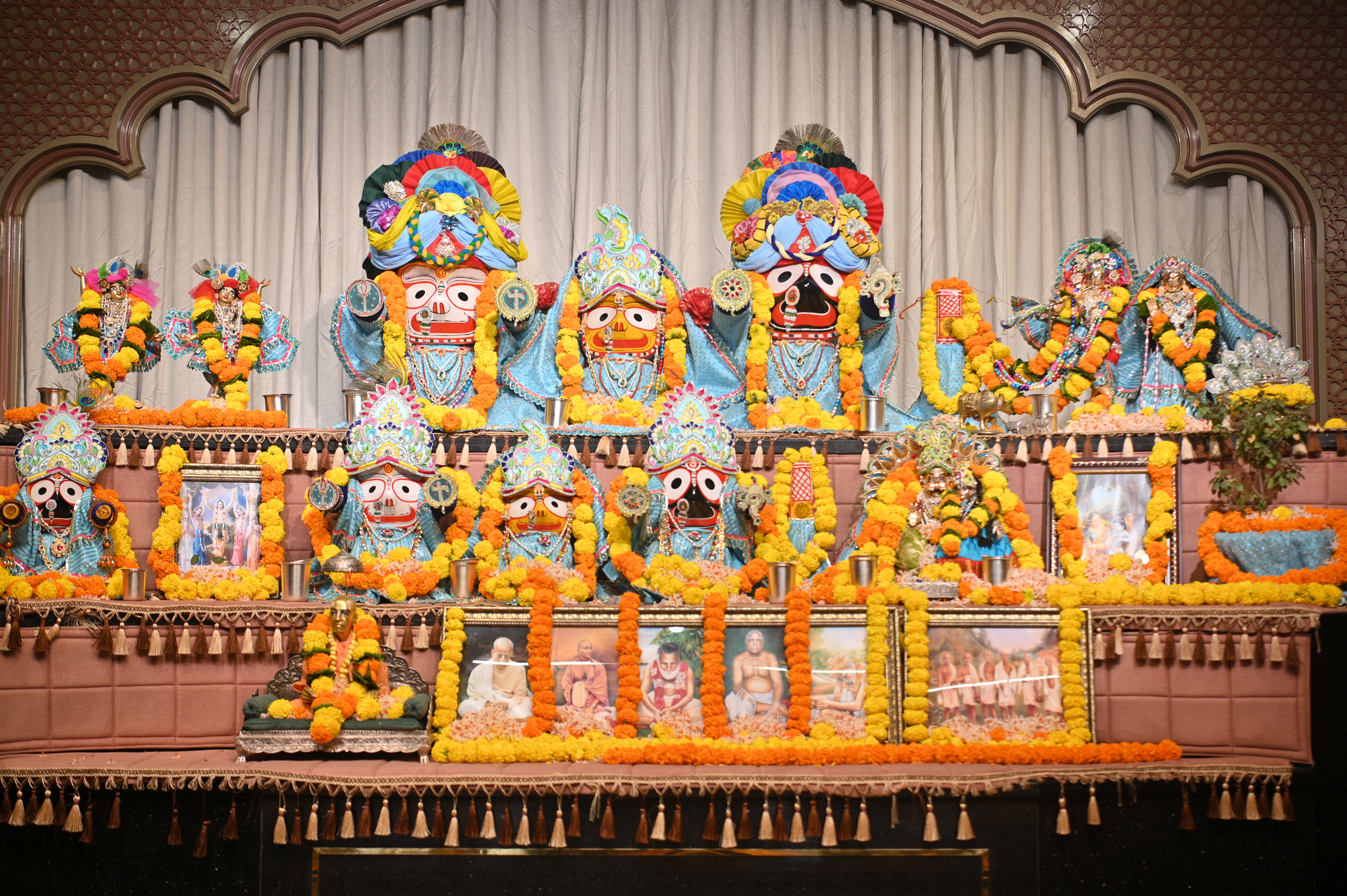 <span  class="uc_style_uc_tiles_grid_image_elementor_uc_items_attribute_title" style="color:#ffffff;">Singer Gitaalee Devi & Sumit Sagar</span>