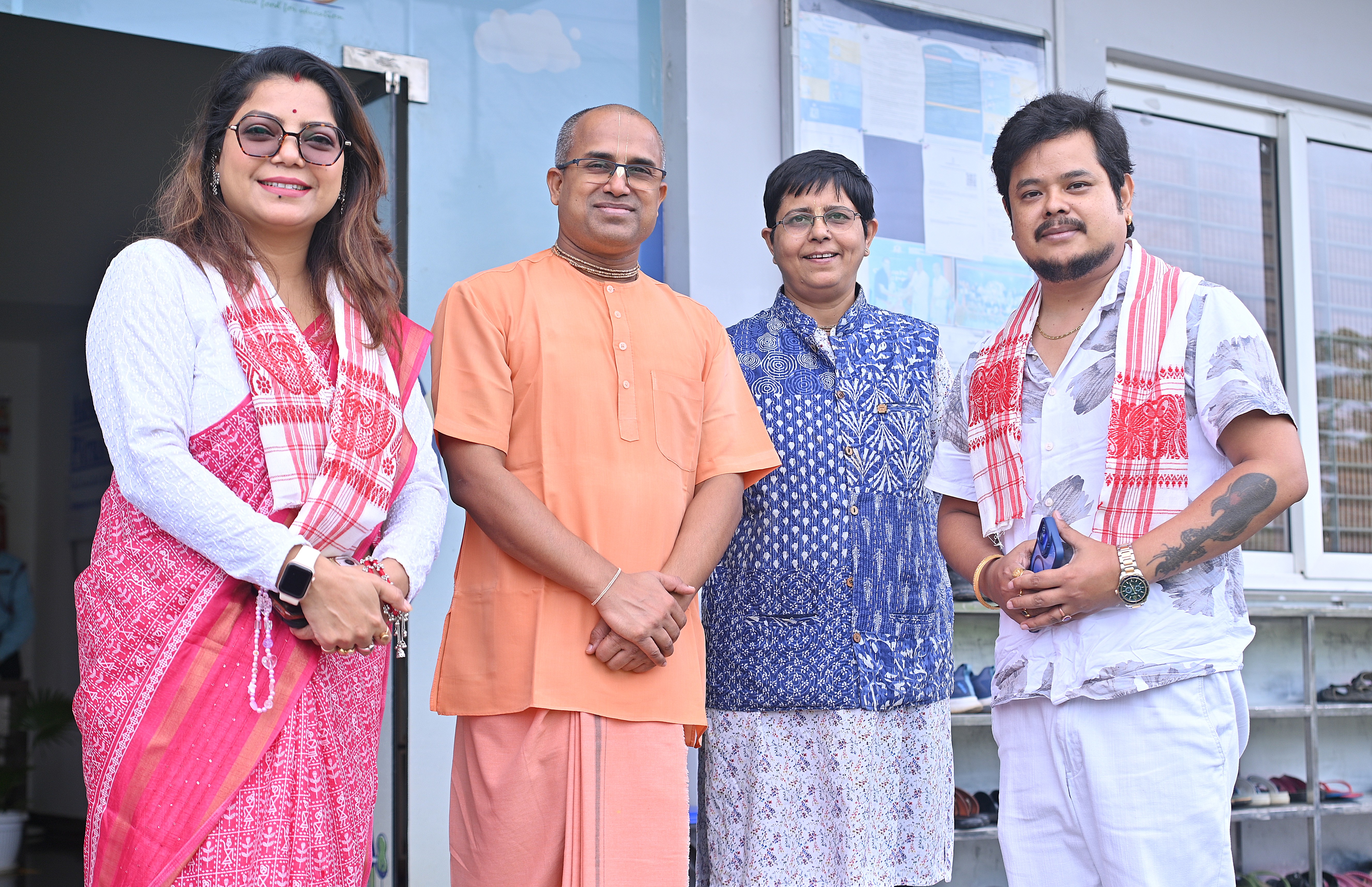 <span  class="uc_style_uc_tiles_grid_image_elementor_uc_items_attribute_title" style="color:#ffffff;">Singer Gitaalee Devi & Sumit Sagar</span>