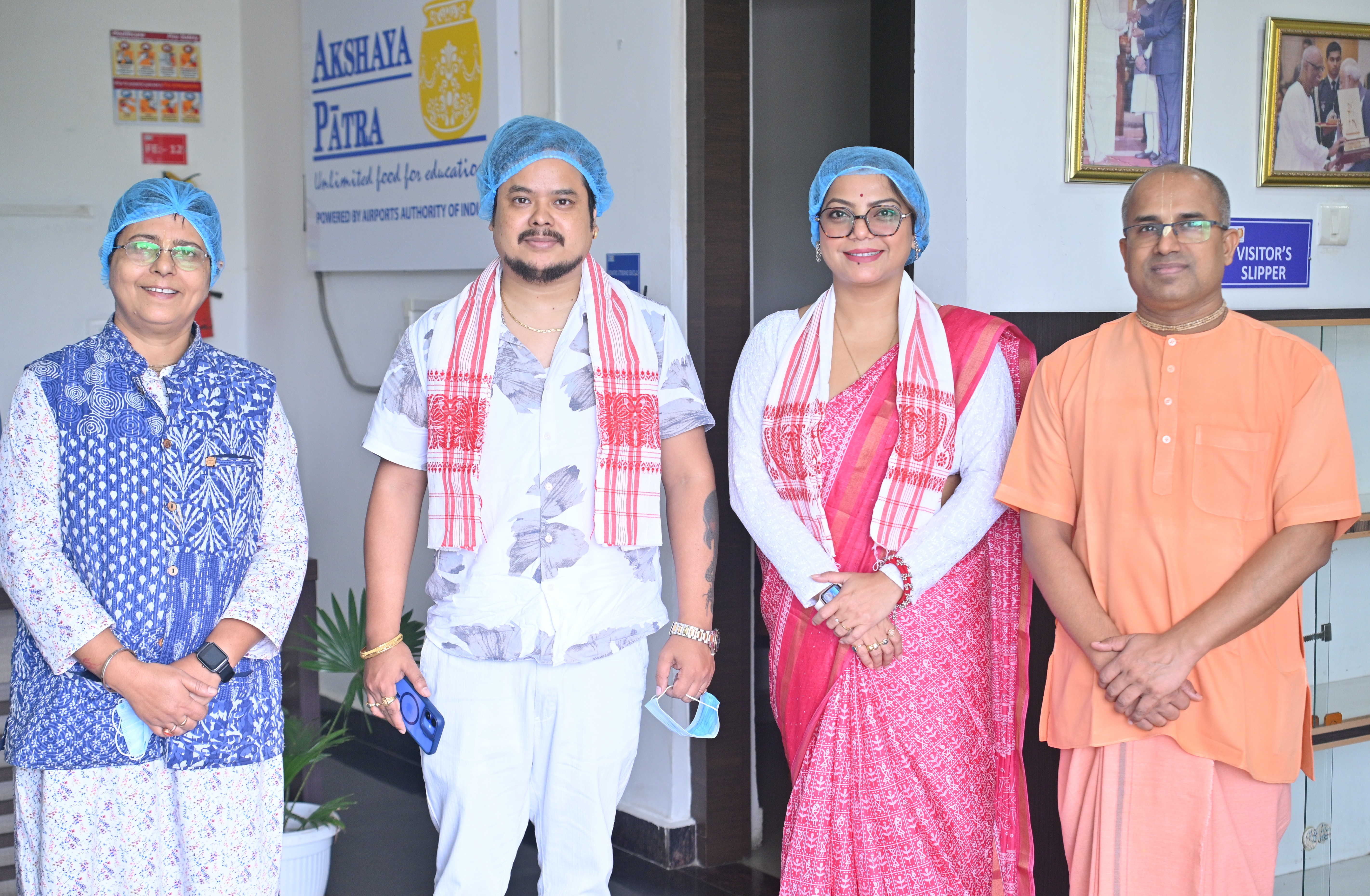 <span  class="uc_style_uc_tiles_grid_image_elementor_uc_items_attribute_title" style="color:#ffffff;">Singer Gitaalee Devi & Sumit Sagar</span>