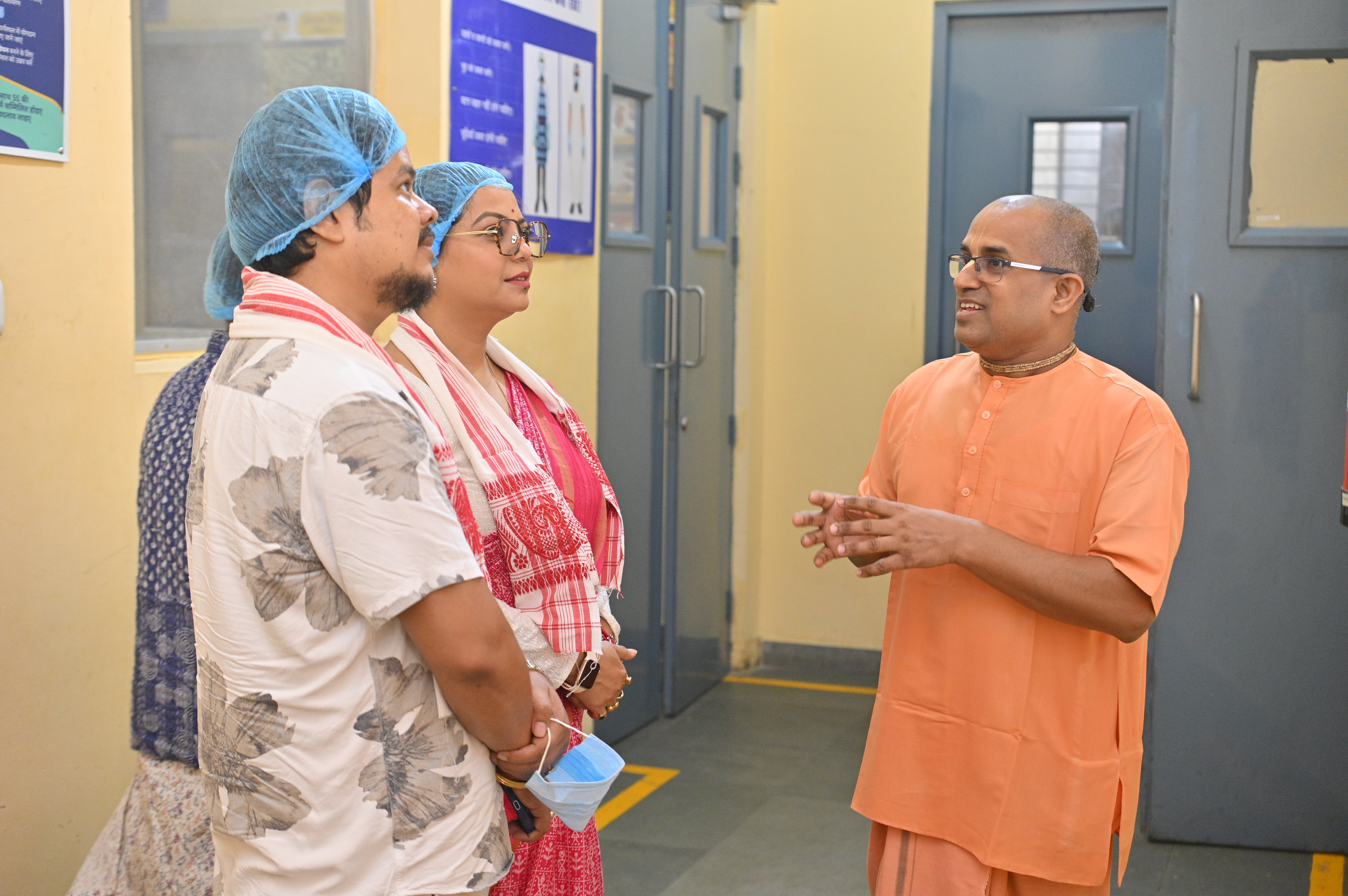 <span  class="uc_style_uc_tiles_grid_image_elementor_uc_items_attribute_title" style="color:#ffffff;">Singer Gitaalee Devi & Sumit Sagar</span>