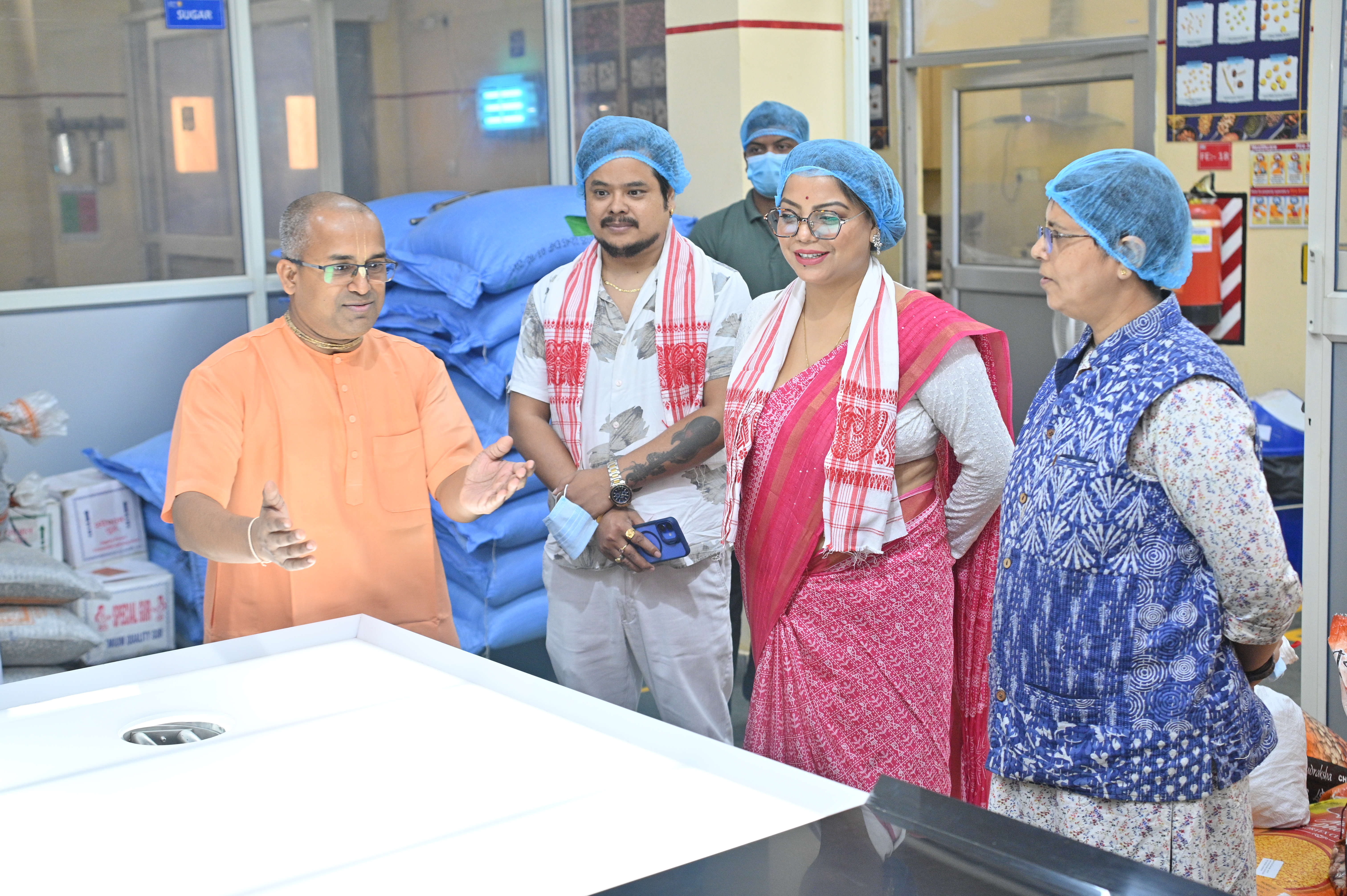 <span  class="uc_style_uc_tiles_grid_image_elementor_uc_items_attribute_title" style="color:#ffffff;">Singer Gitaalee Devi & Sumit Sagar</span>