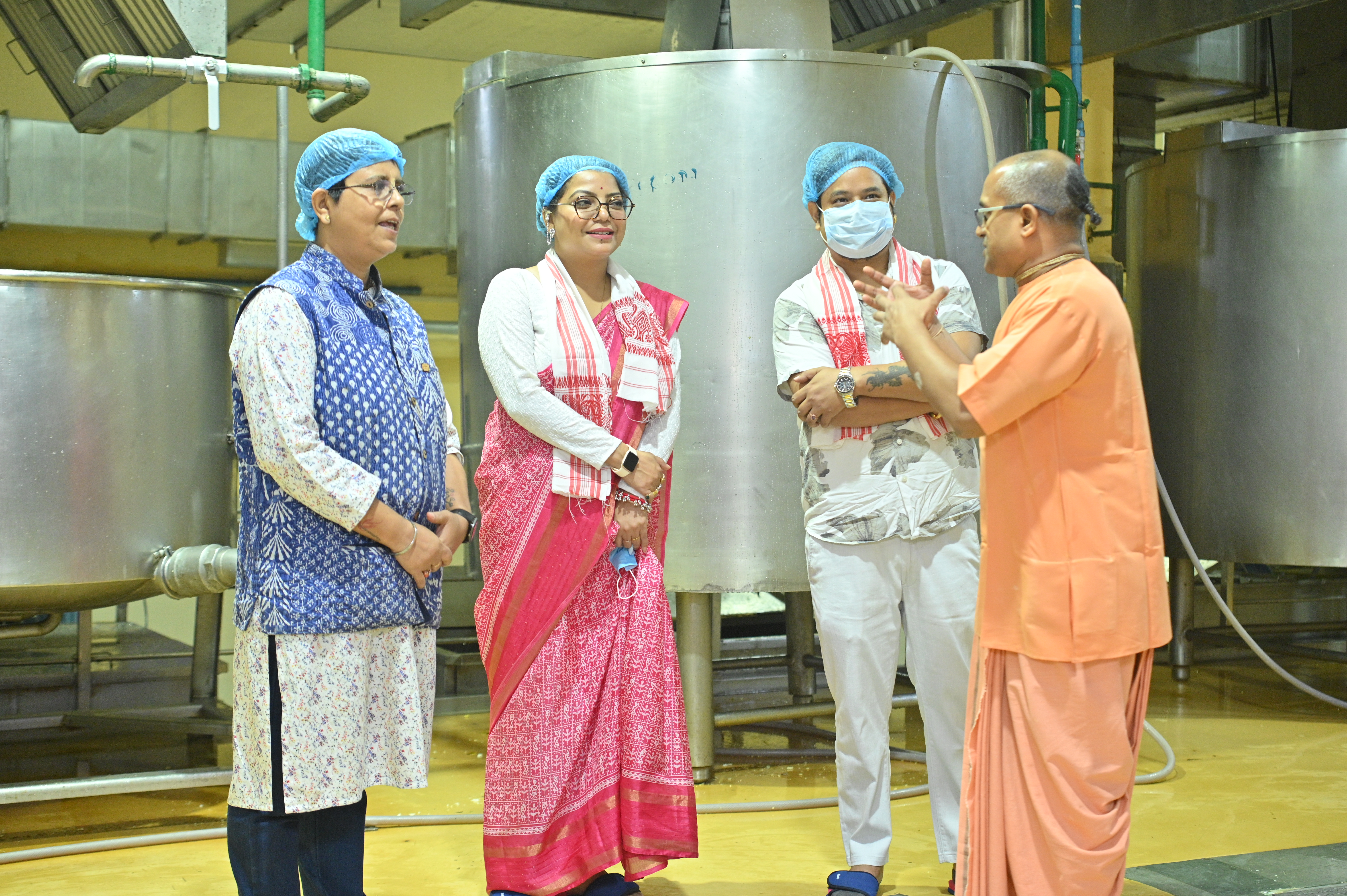 <span  class="uc_style_uc_tiles_grid_image_elementor_uc_items_attribute_title" style="color:#ffffff;">Singer Gitaalee Devi & Sumit Sagar</span>