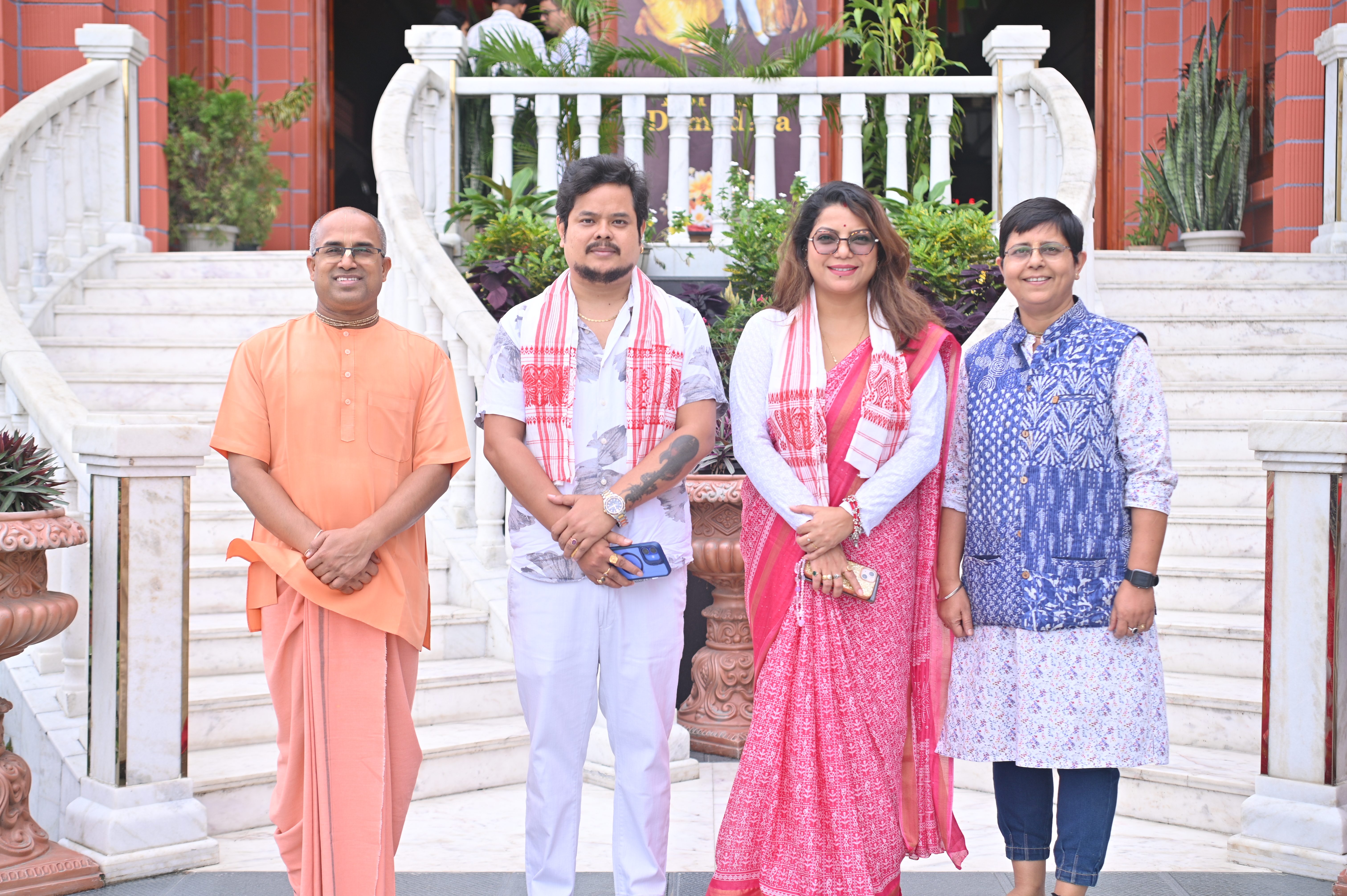 <span  class="uc_style_uc_tiles_grid_image_elementor_uc_items_attribute_title" style="color:#ffffff;">Singer Gitaalee Devi & Sumit Sagar</span>