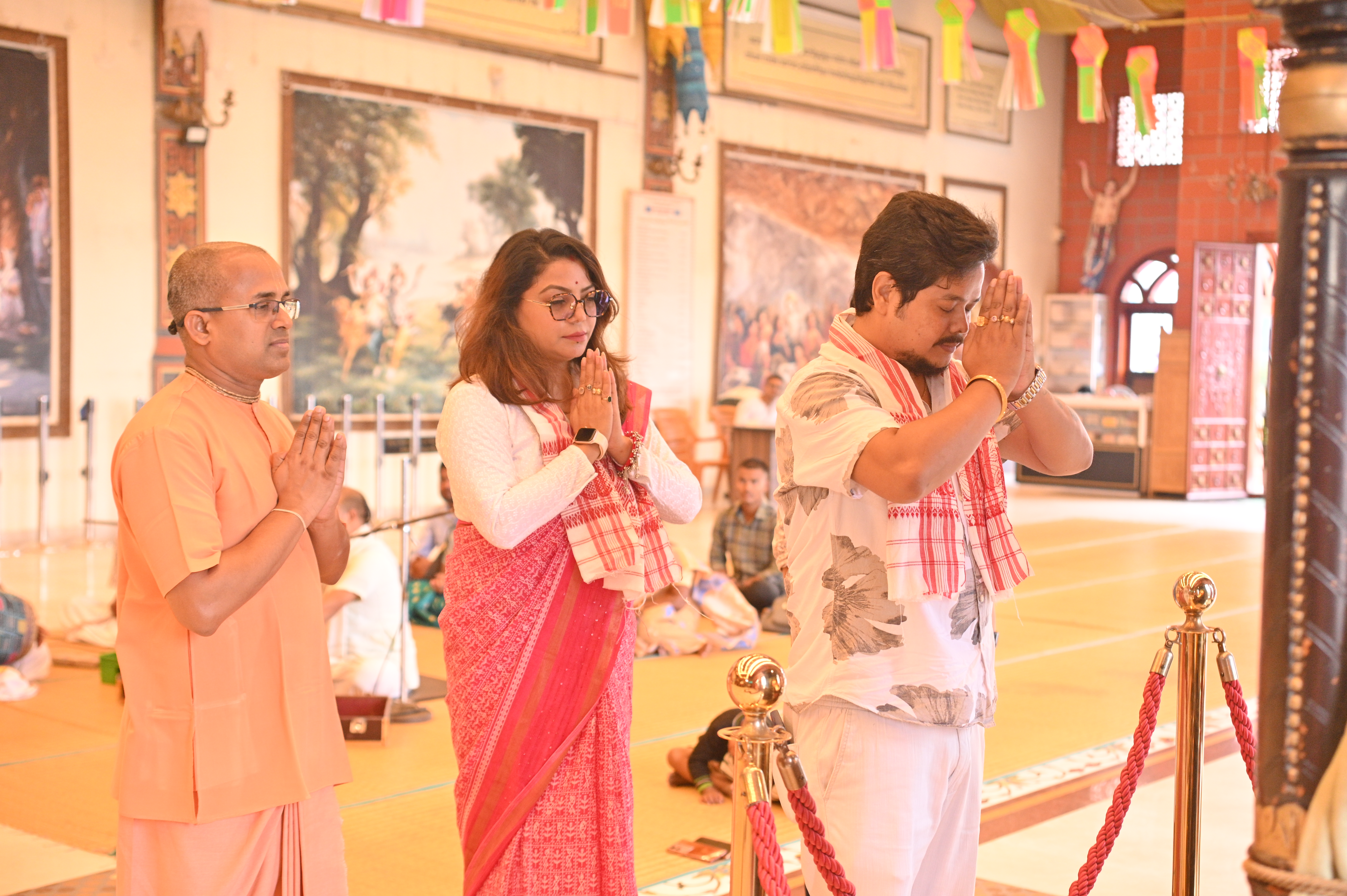 <span  class="uc_style_uc_tiles_grid_image_elementor_uc_items_attribute_title" style="color:#ffffff;">Singer Gitaalee Devi & Sumit Sagar</span>