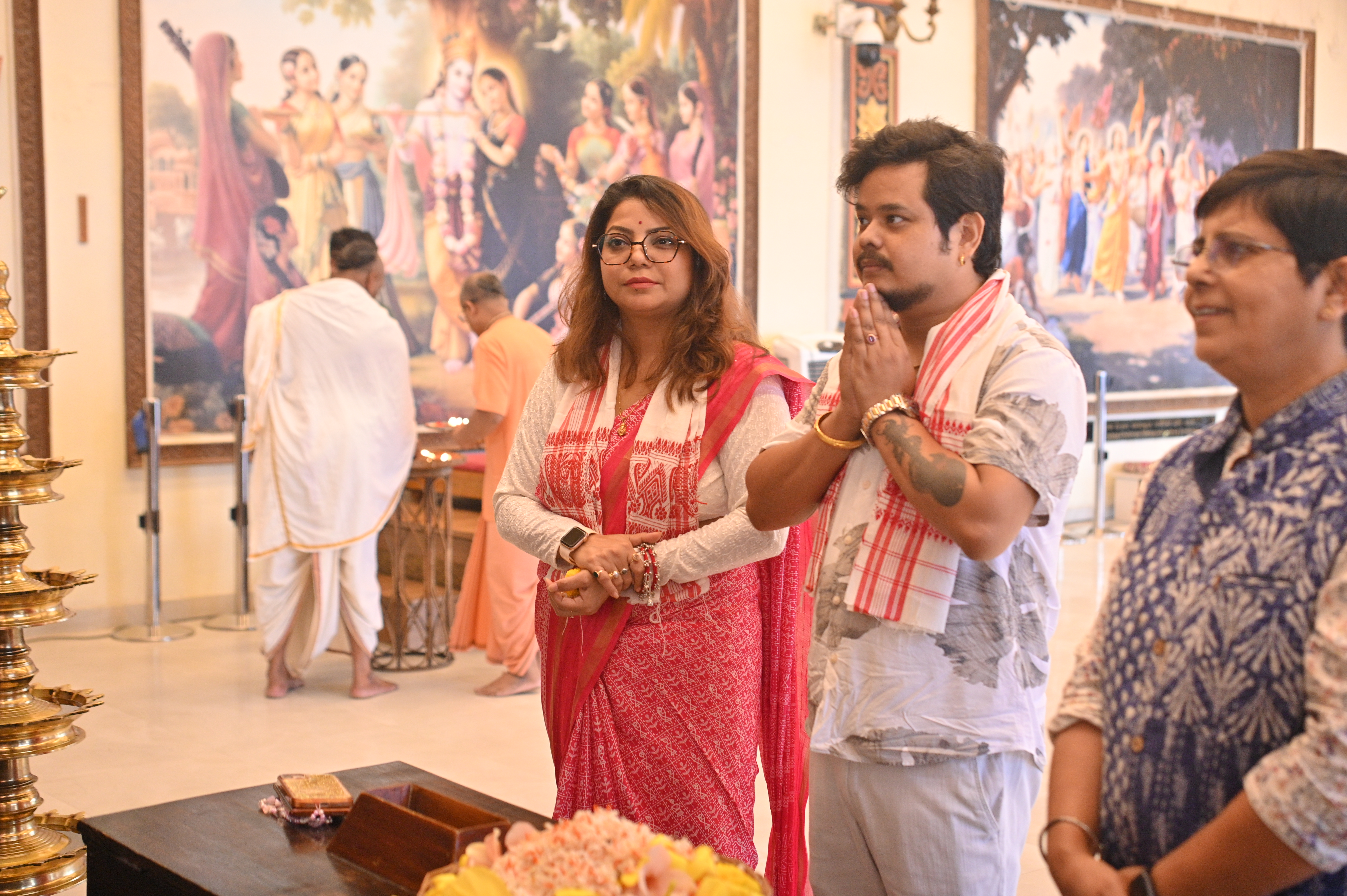 <span  class="uc_style_uc_tiles_grid_image_elementor_uc_items_attribute_title" style="color:#ffffff;">Singer Gitaalee Devi & Sumit Sagar</span>