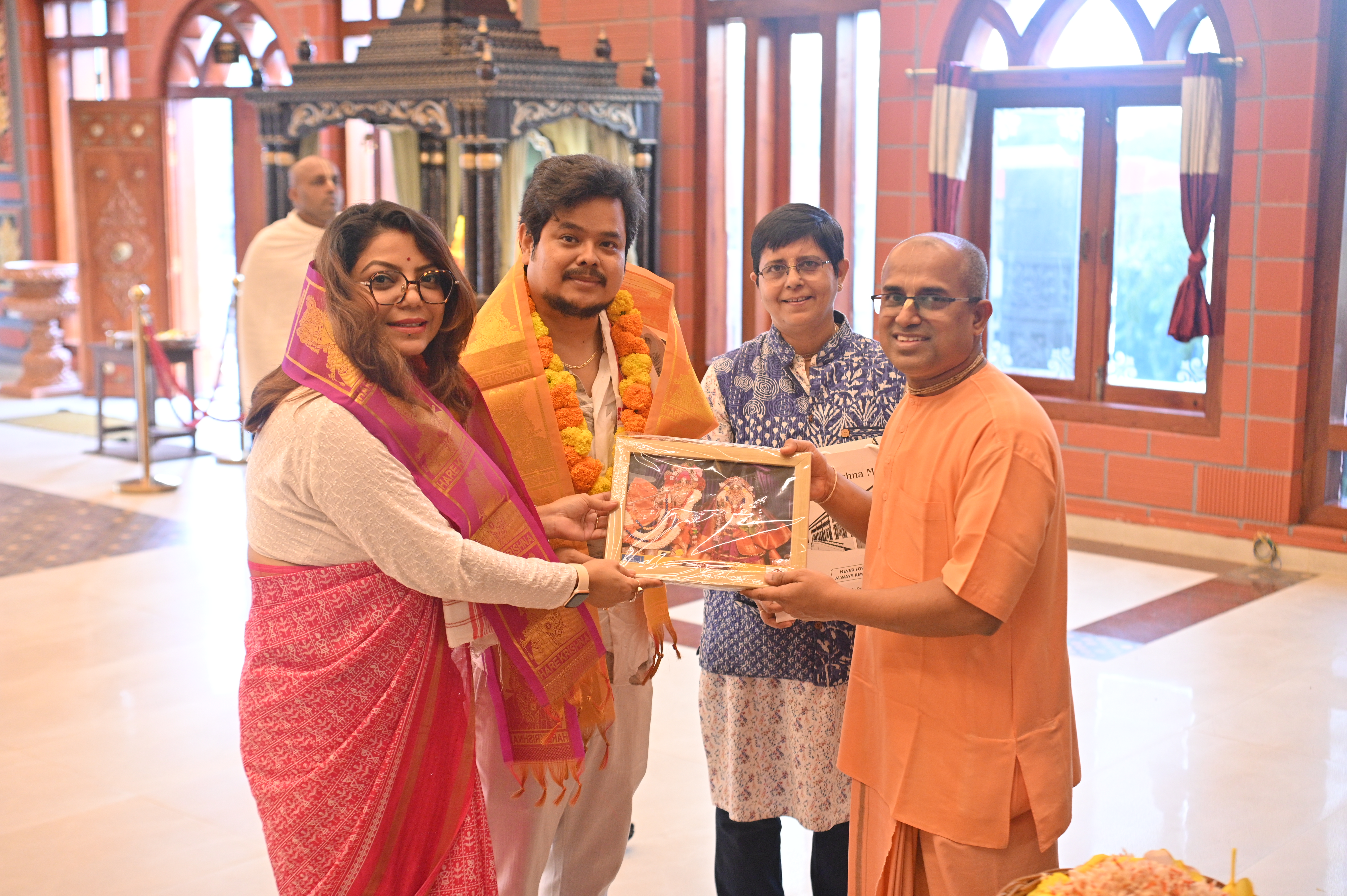 <span  class="uc_style_uc_tiles_grid_image_elementor_uc_items_attribute_title" style="color:#ffffff;">Singer Gitaalee Devi & Sumit Sagar</span>