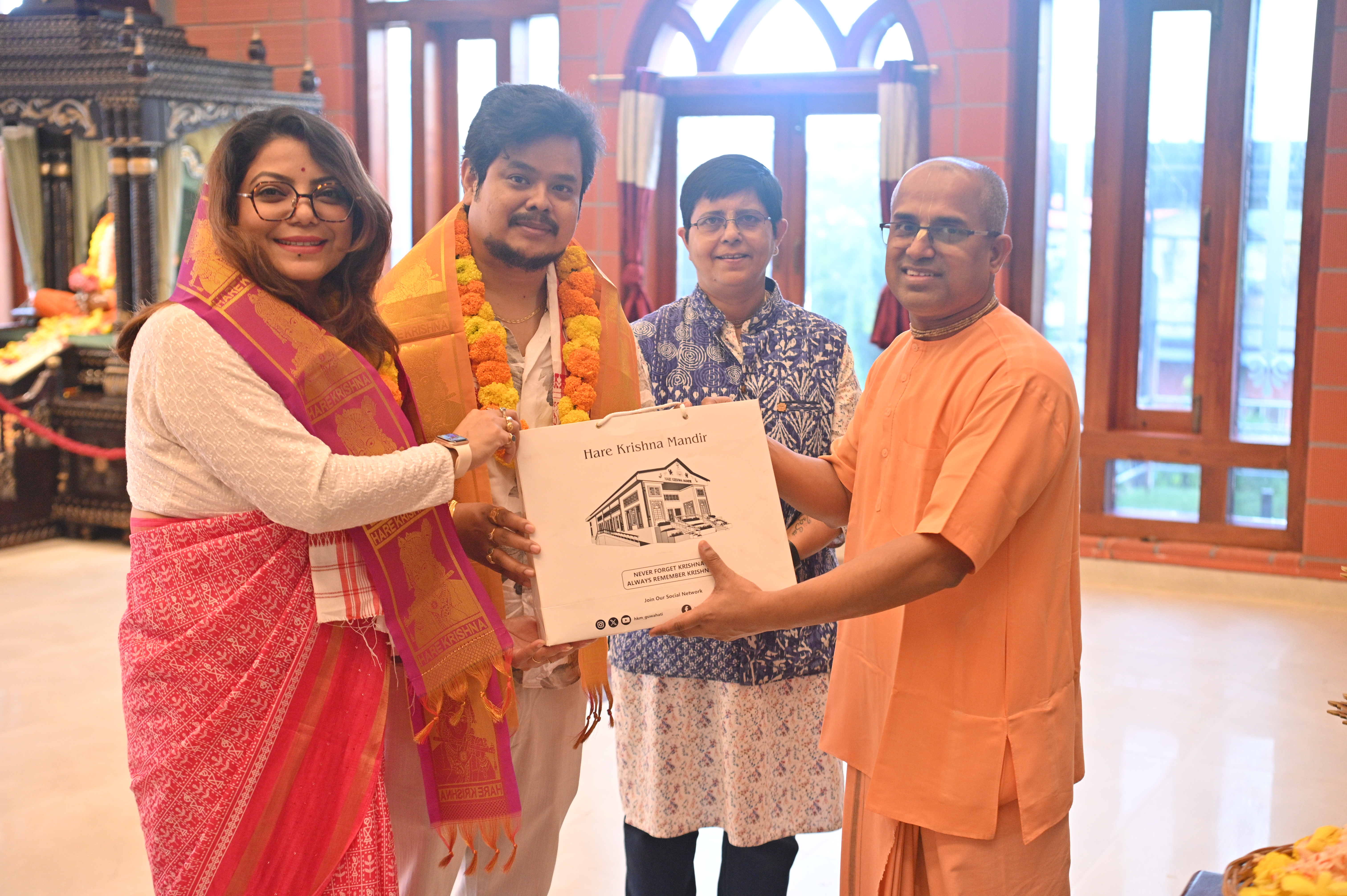 <span  class="uc_style_uc_tiles_grid_image_elementor_uc_items_attribute_title" style="color:#ffffff;">Singer Gitaalee Devi & Sumit Sagar</span>