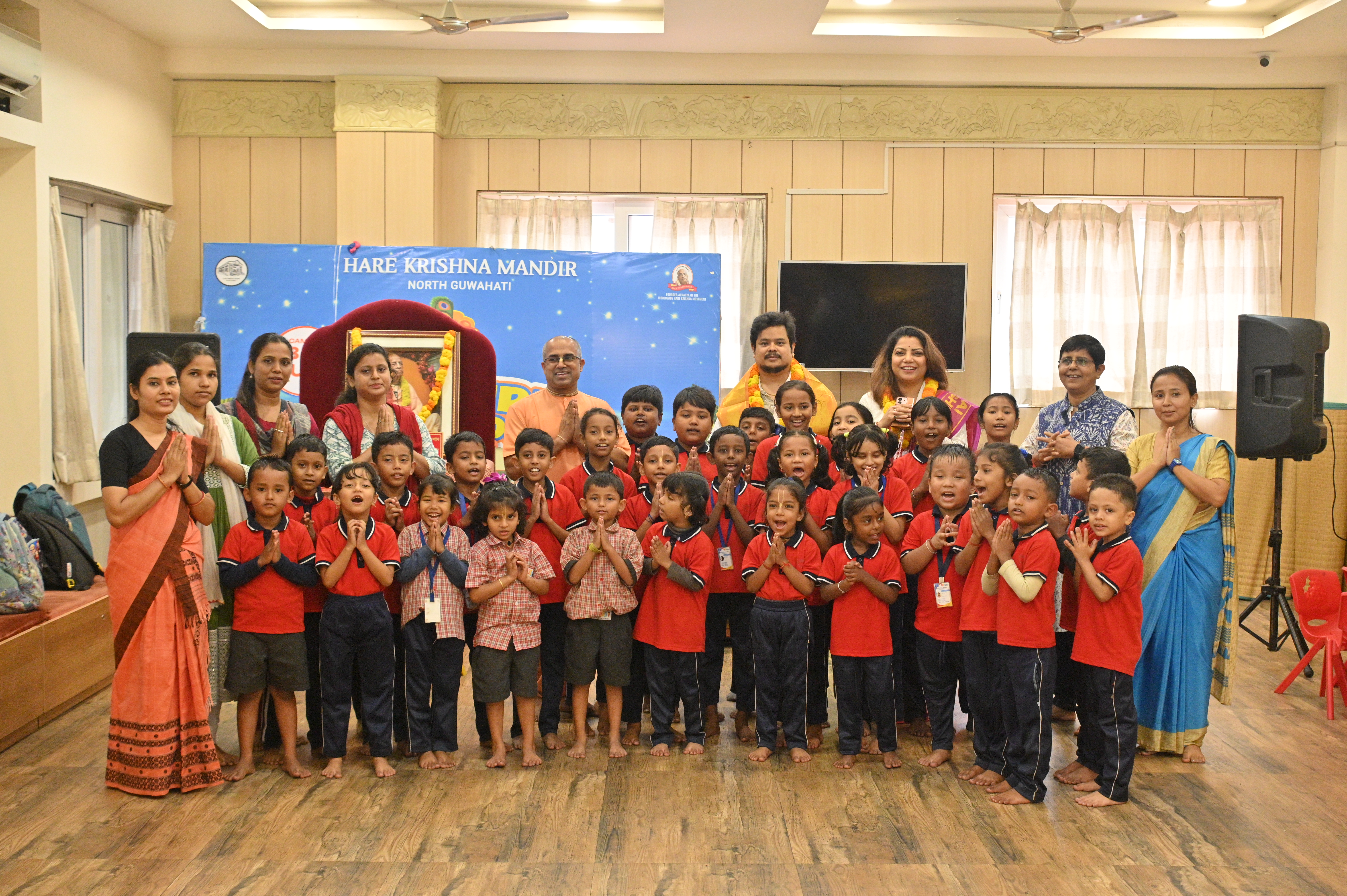 <span  class="uc_style_uc_tiles_grid_image_elementor_uc_items_attribute_title" style="color:#ffffff;">Singer Gitaalee Devi & Sumit Sagar</span>