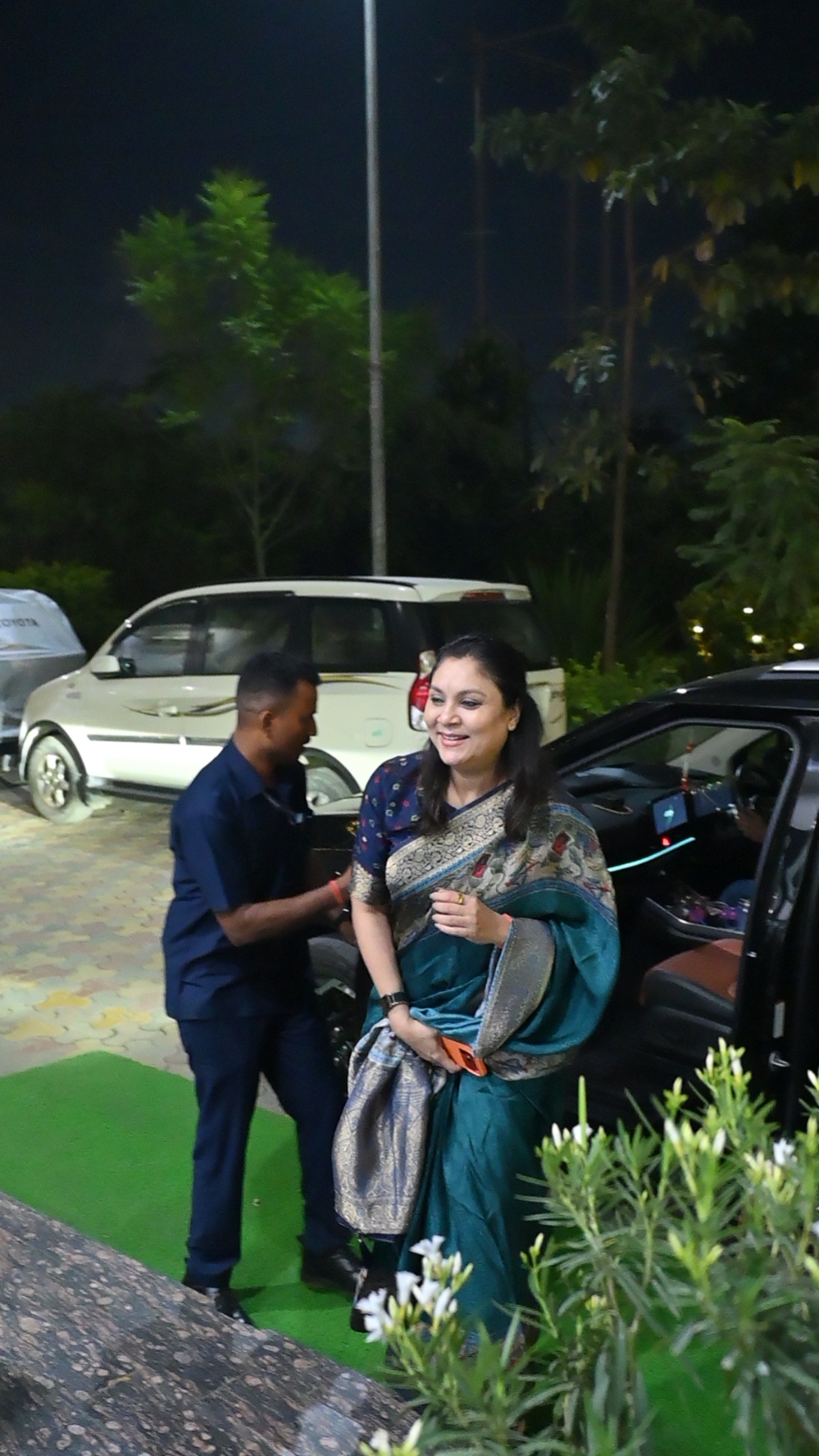 <span  class="uc_style_uc_tiles_grid_image_elementor_uc_items_attribute_title" style="color:#ffffff;">Smt.RINIKI BHUYAN SHARMA</span>